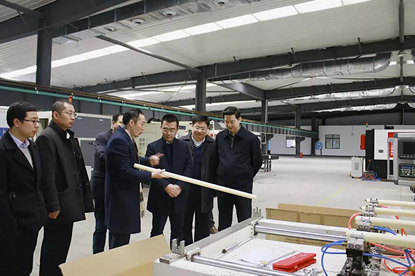 比亞迪股份有限公司副總裁劉煥明、株洲市高新區(qū)管委會(huì)副主任馬立恒、統(tǒng)戰(zhàn)部長周玉智等領(lǐng)導(dǎo)一行蒞臨我司 指導(dǎo)工作