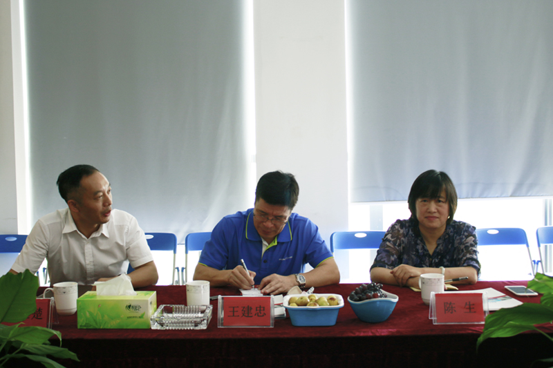 中國氟塑協(xié)會王建忠理事長、陳生秘書長一行蒞臨我司指導(dǎo)工作